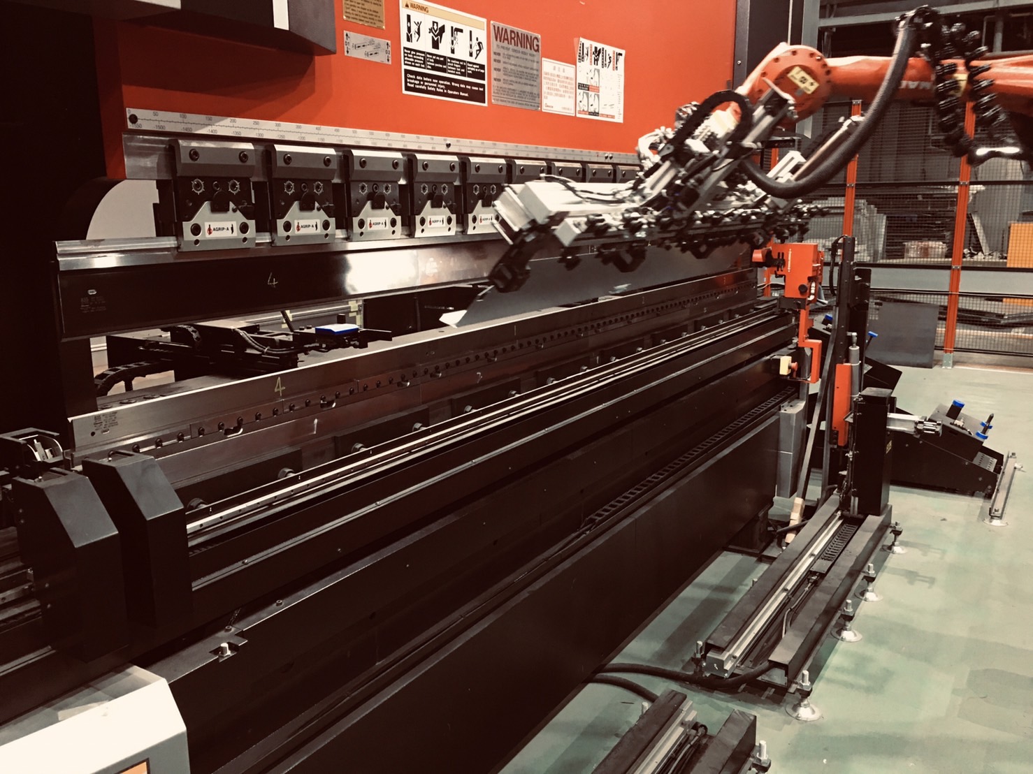 精密加工機械 x 自動化生產